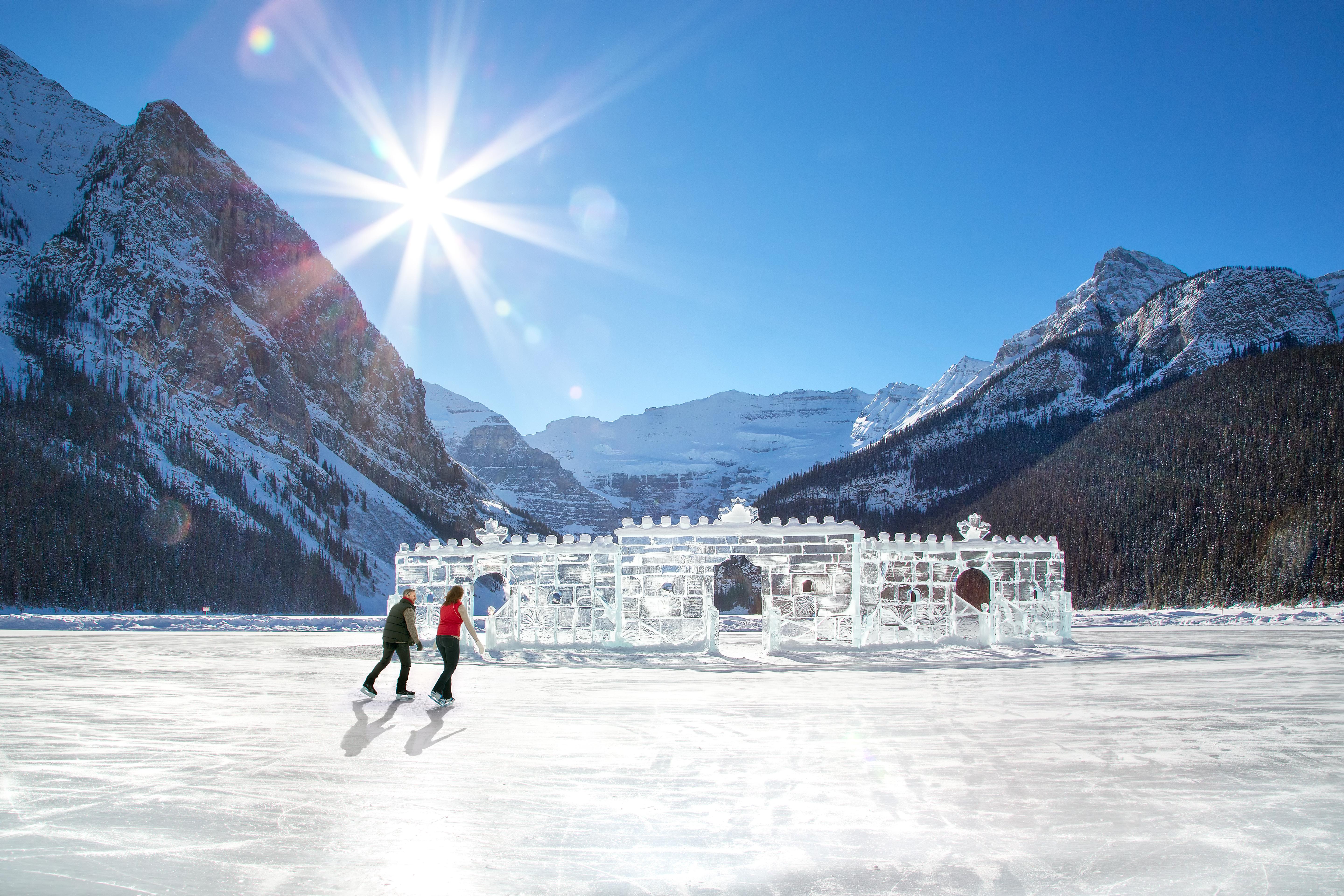 Fairmont Chateau Lake Louise Bagian luar foto Ice Castle at Lake Louise