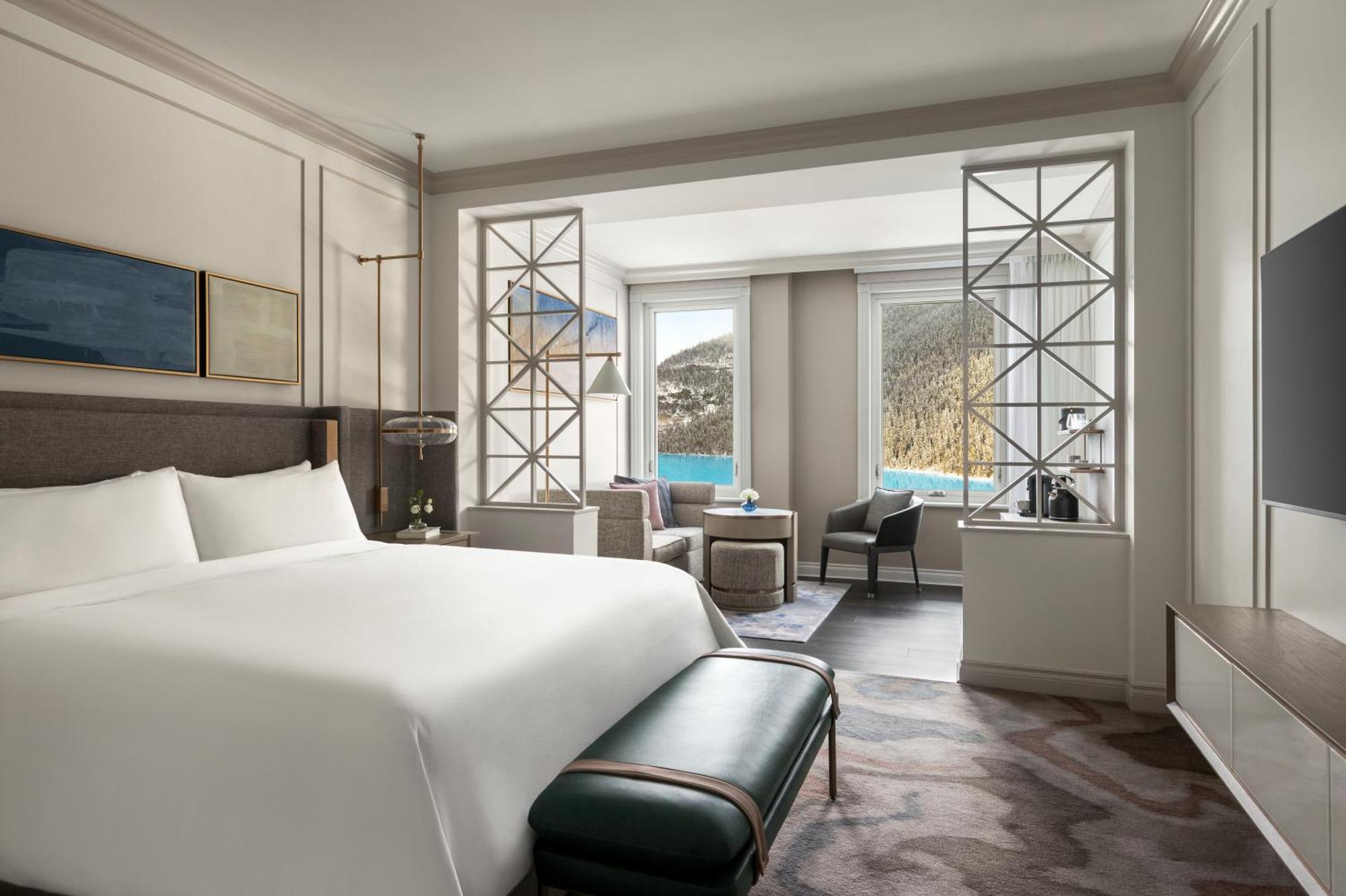 Fairmont Chateau Lake Louise Bagian luar foto A guest room at The St. Regis Istanbul