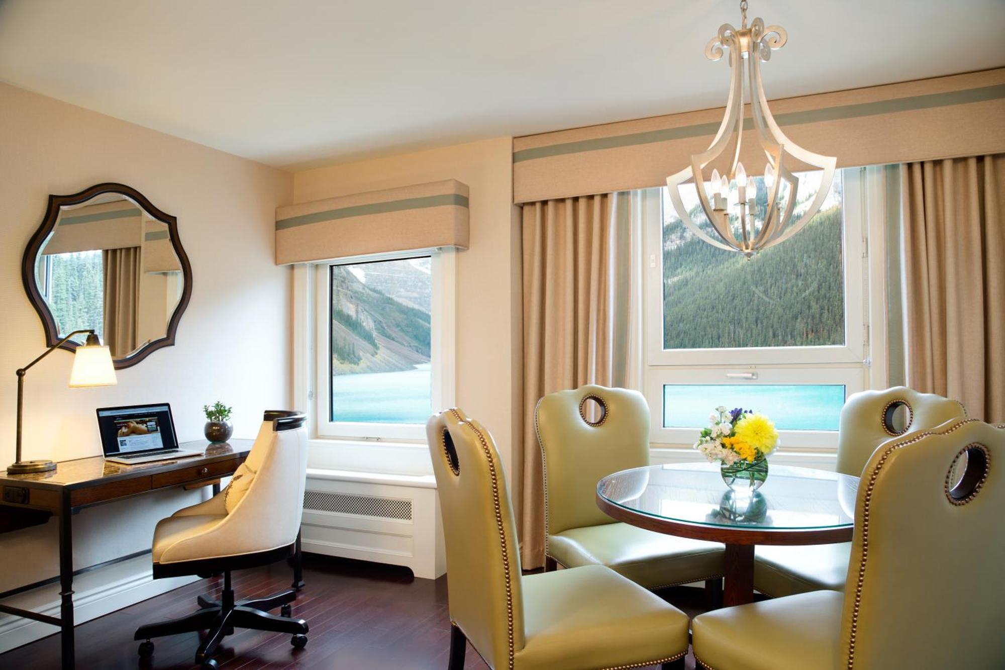 Fairmont Chateau Lake Louise Bagian luar foto